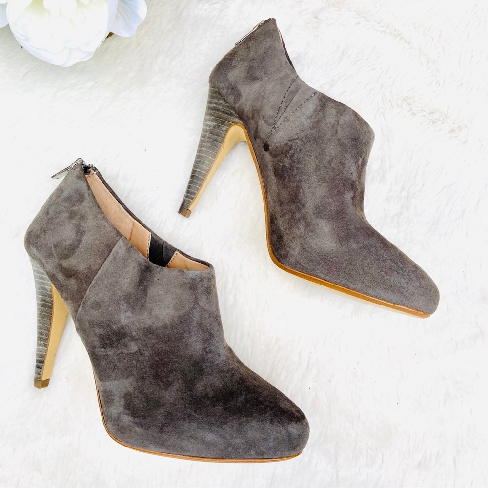 Banana Republic Gray Leather Heeled Ankle Zip Boot